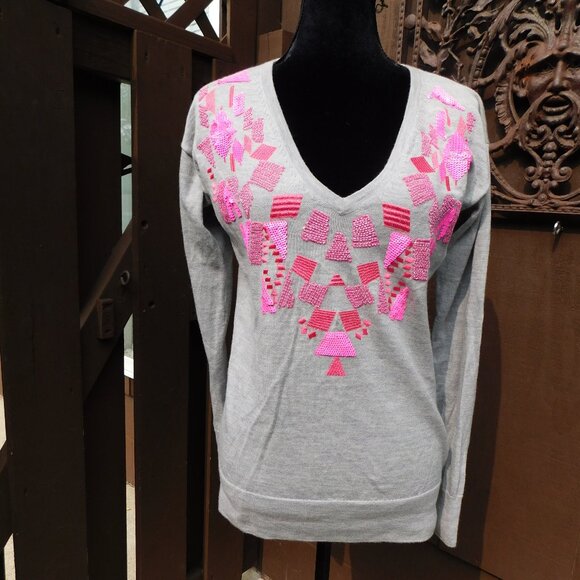 Trina Turk L Heather Gray V-Neck Sweater Beaded Embroidered Beautiful!! - Picture 1 of 4